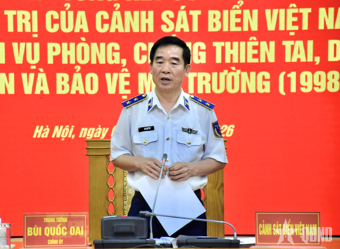 Trung tướng Bùi Quốc Oai, Chính ủy Cảnh sát biển Việt Nam chủ trì hội thảo.