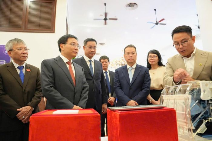 Lãnh đạo Trung ương và thành phố tham quan triển lãm trước phiên khai mạc Tuần lễ Kinh tế, Tài chính và Công nghệ Đà Nẵng 2026.
