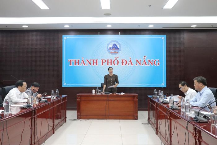 Phó Chủ tịch UBND thành phố Nguyễn Thị Anh Thi phát biểu kết luận cuộc họp.