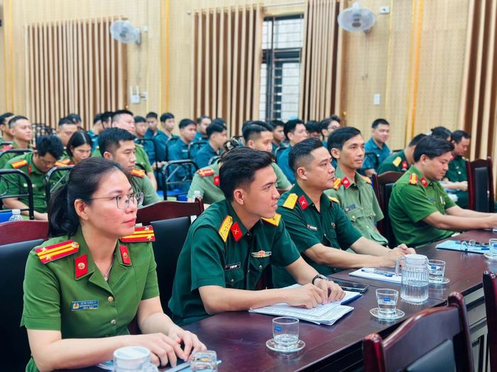 Bí thư Đảng ủy phường An Khê Nguyễn Lê Mậu Cường phát biểu tại hội nghị.