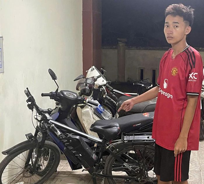 Đối tượng Tú bị bắt giữ cùng số tang vật trộm cắp.
