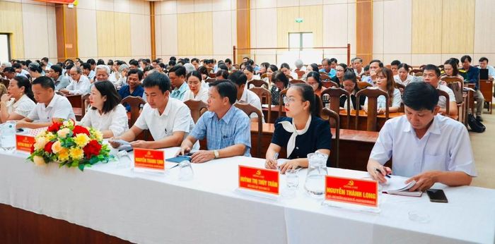Các đại biểu dự hội nghị.