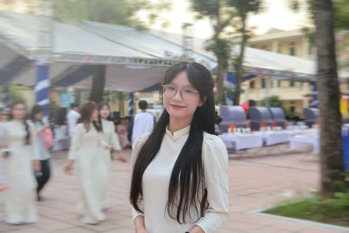 Ngoài điểm thi tốt nghiệp THPT, Ngọc Diệp cũng sở hữu chứng chỉ HSK để phục vụ cho việc đăng ký phương thức xét tuyển kết hợp tại các trường đại học. (Ảnh: NVCC)