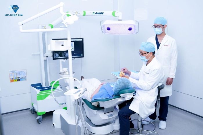  Nha Khoa Kim ứng dụng 100% máng định vị và Robot - Xguide (khi cần thiết) trong trồng răng Implant 