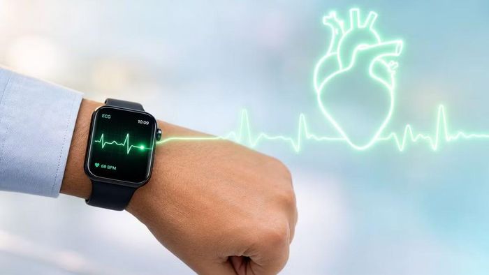Có thể thấy, ánh sáng xanh lá nhấp nháy dưới mặt đồng hồ thông minh chính là "trái tim" của hệ thống theo dõi sức khỏe, giúp thiết bị liên tục ghi nhận dữ liệu sinh học quan trọng để hỗ trợ người dùng quản lý nhịp tim, luyện tập hiệu quả hơn và phát hiện sớm những dấu hiệu bất thường trong cuộc sống hằng ngày.