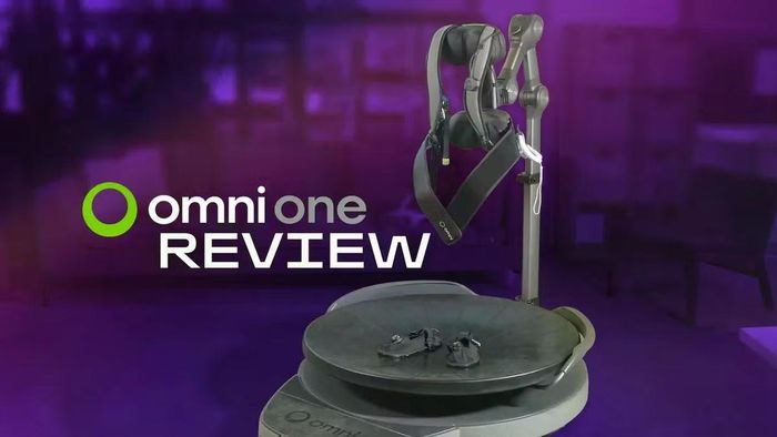 Omni One kết hợp máy chạy bộ đa hướng với kính thực tế ảo và các phụ kiện theo dõi chuyển động, cho phép người dùng đi bộ, chạy, cúi người, quỳ gối và thay đổi hướng một cách tự nhiên trong môi trường mô phỏng.