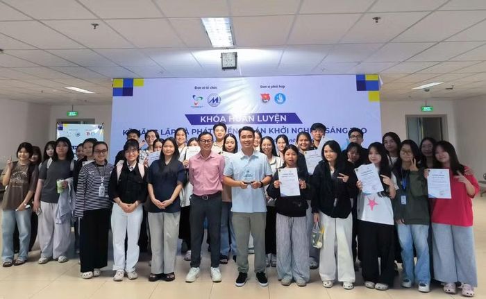 Đông đảo bạn trẻ, sinh viên tham gia khóa đào tạo. Ảnh: Phúc Uyên.