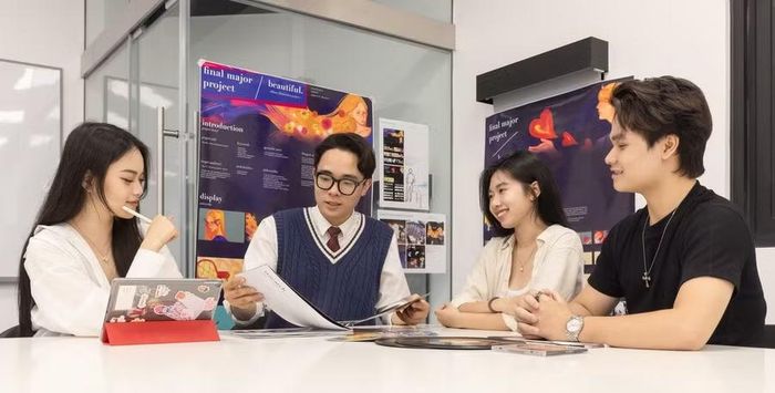 Giảng viên, sinh viên Trường Đại học Anh quốc Việt Nam. Ảnh: BUV.