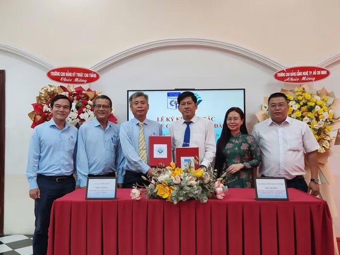 Hiệu trưởng Trường Cao đẳng Kỹ thuật Cao Thắng và Trường Cao đẳng Công nghệ TPHCM ký kết Hợp tác và chia sẻ chương trình đào tạo.