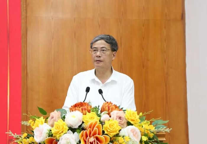 Ông Mạc Quang Dũng, Giám đốc Sở GD&ĐT Lai Châu báo cáo tại Hội nghị.