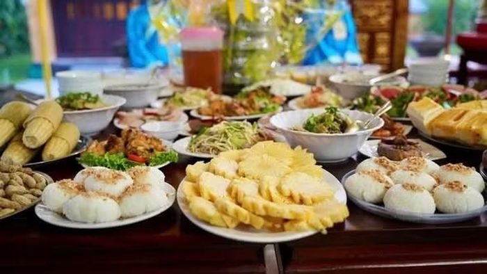 Mâm lễ vật cúng người đã khuất gặp nạn trong ngày Thất thủ Kinh đô Huế 23/5 âm lịch năm Ất Dậu 1885.