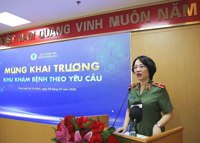 Thiếu tướng Dương Thị Thu Hằng - Bí thư Đảng ủy, Giám đốc Bệnh viện 30-4.