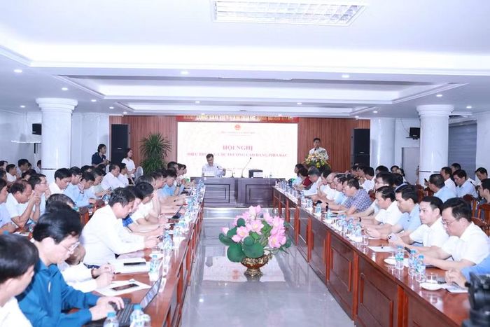 Cùng dự hội nghị có đại diện của gần 200 đại biểu đến từ các trường cao đẳng từ TP Huế trở ra Bắc.