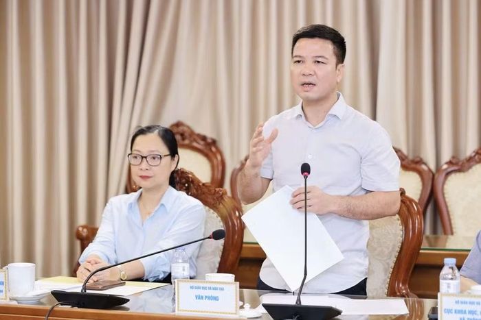 Chánh Văn phòng Bộ GD&amp;ĐT Trần Quang Nam trình bày dự thảo Khung hợp tác truyền thông giữa Bộ GD&amp;ĐT và VTV.