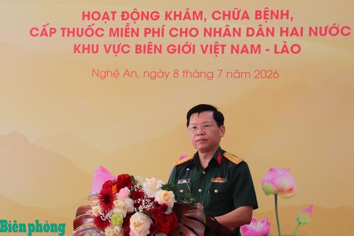 Đại tá Lê Văn Đông phát biểu khai mạc chương trình. Ảnh: Viết Lam