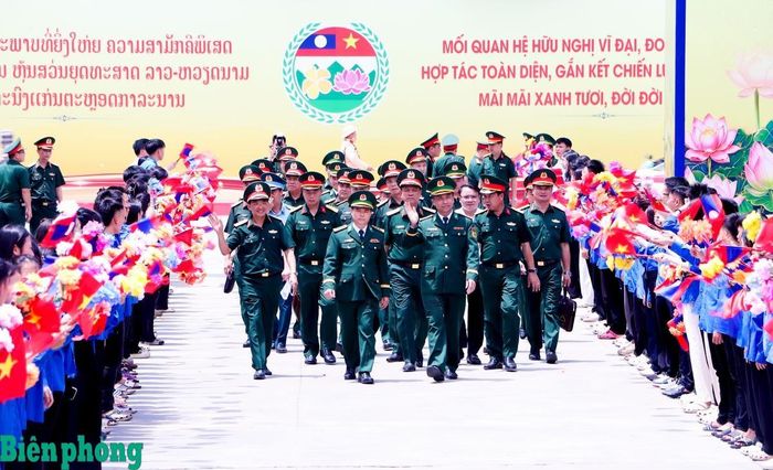Đoàn công tác Bộ Quốc phòng duyệt nội dung đón, tổ chức Hội đàm giữa Đoàn đại biểu cấp cao Bộ Quốc phòng hai nước Việt Nam - Lào. Ảnh: Thanh Xuân