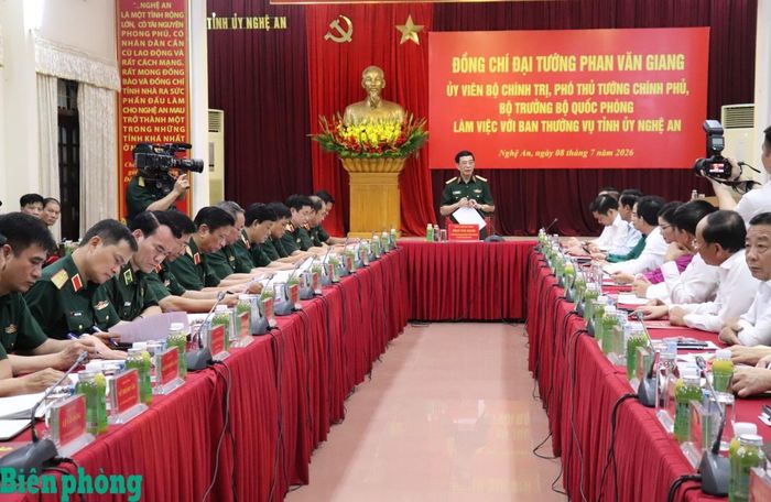 Toàn cảnh buổi làm việc. Ảnh: Viết Lam