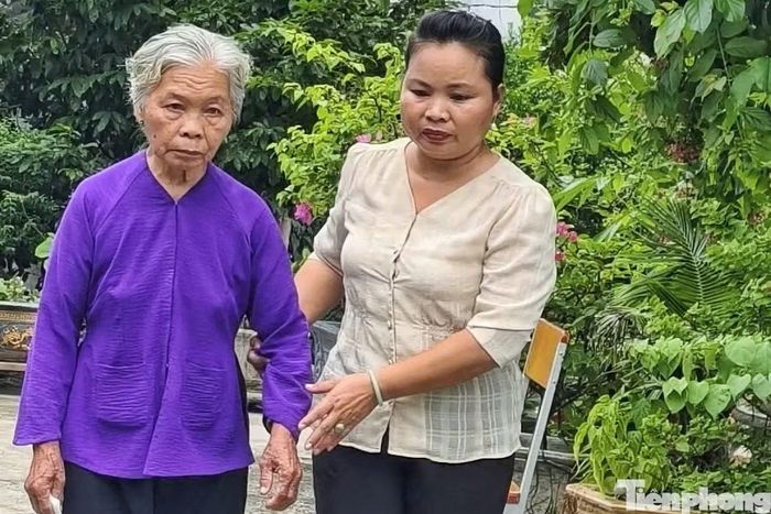 Dù chưa một lần cưới hỏi, bà Nguyễn Thị Lệ vẫn được gia đình liệt sĩ Huỳnh Văn Quên xem như người con dâu trong suốt nhiều chục năm. Ảnh: Nguyễn Tiến