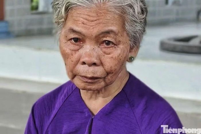 Ở tuổi 79, bà Nguyễn Thị Lệ vẫn lưu giữ nguyên vẹn ký ức về người lính từng hẹn ngày chiến thắng sẽ trở về cưới bà. Ảnh: Nguyễn Tiến