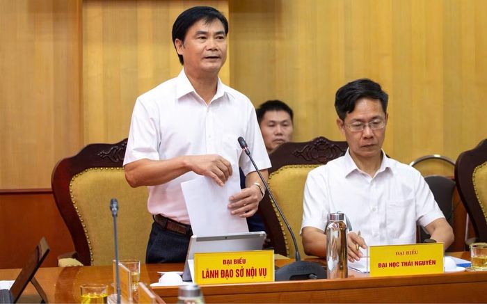 Ông Vũ Văn Yên, Phó Giám đốc Sở Nội vụ Thái Nguyên thông tin tại hội nghị