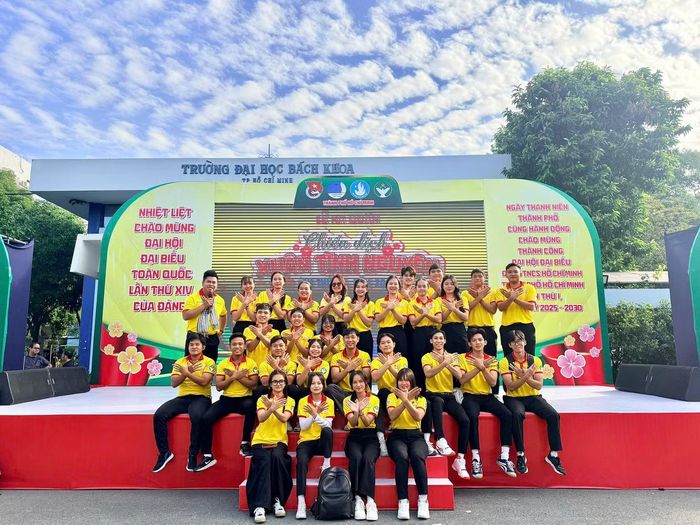 Các tình nguyện viên tham gia Chiến dịch “Xuân Tình nguyện”.