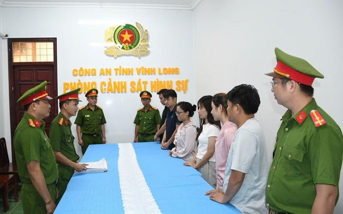 Công an thi hành các quyết định đối với nhóm đối tượng.