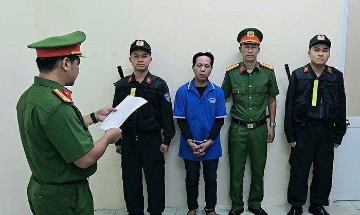 Thạch Kim Thái tại cơ quan công an.
