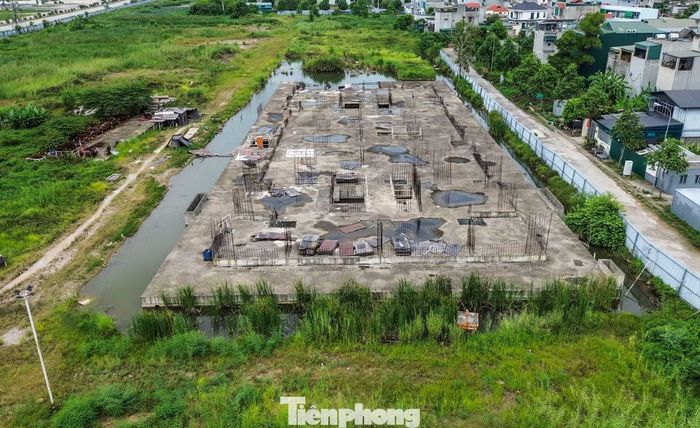 Đầu năm 2021, chủ đầu tư tổ chức lễ khởi công dự án, cam kết triển khai khu nhà ở xã hội và công viên cây xanh trong giai đoạn đầu, sau đó thực hiện các hạng mục còn lại. Tuy nhiên, tháng 4/2022, Thanh tra Sở Xây dựng phát hiện dự án thi công không đúng giấy phép xây dựng.