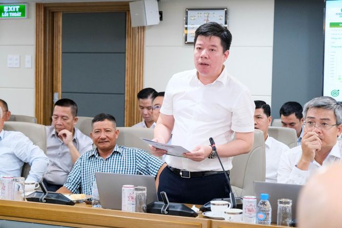 Ông Nguyễn Cao Sơn - Trưởng ban Kinh doanh sản phẩm dầu trình bày tham luận