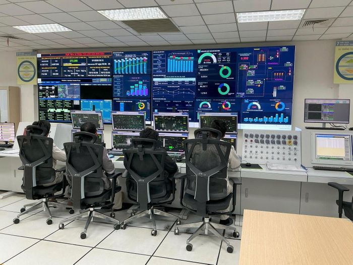Vận hành Nhà máy thông minh Đạm Cà Mau với những tiến bộ khoa học công nghệ, chuyển đổi số, trí tuệ nhân tạo.
