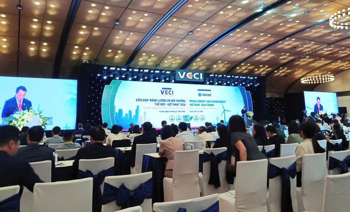 Liên đoàn Thương mại và Công nghiệp Việt Nam (VCCI), thông qua đầu mối là Hội đồng Doanh nghiệp vì sự phát triển bền vững Việt Nam (VBCSD) phối hợp cùng các đối tác đã tổ chức Diễn đàn “Năng lượng và Môi trường Thế giới - Việt Nam 2026” với chủ đề “Việt Nam cụ thể hóa con đường tới Net Zero”.