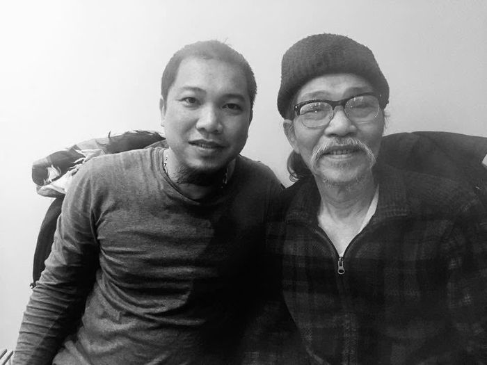 NSƯT Nguyễn Thanh Hùng với bố - NSƯT Quý Bôn. Ảnh: Tư liệu