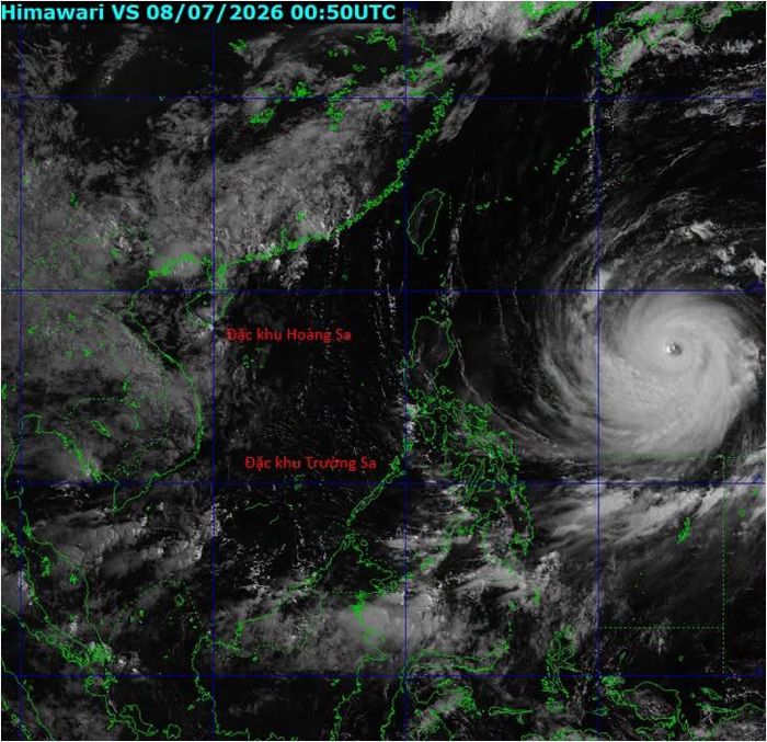 Hình ảnh của siêu bão Bavi trên ảnh mây vệ tinh Himawari của Nhật Bản lúc 7h50 sáng 8/7/2026. Nguồn: NCHMF