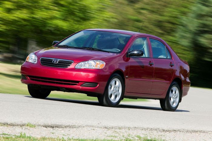 Nhiều chủ xe Corolla phản ánh họ gặp sự cố với hộp số tự động không chuyển số đúng cách. Ảnh: Toyota 