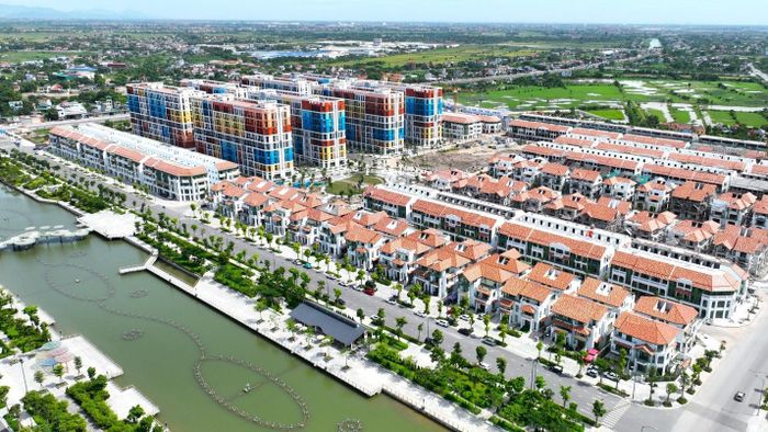 Nhịp sống tại Sun Urban City và khu vực sẽ ngày càng sôi động khi các sản phẩm biệt thự, townhouse dọc trục Công viên Lễ hội lần lượt được bàn giao. Lượng cư dân gia tăng được kỳ vọng sẽ tạo thêm động lực cho hoạt động thương mại, dịch vụ. Ảnh: Ánh Dương
