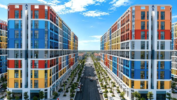 Hiếm nơi nào ở khu Nam thủ đô có không gian sống, trải nghiệm, vui chơi như ở Sun Urban City. Hơn 95% căn hộ Art Residence đã hoàn thiện và thu hút hơn 80% cư dân về sinh sống trong vòng chưa đầy một năm. Theo một số đơn vị kinh doanh bất động sản, Sun Urban City đã góp phần chứng minh tiềm năng phát triển của khu vực này. Nhiều cư dân lựa chọn chuyển về đây không chỉ vì tìm được một nơi ở có cảnh quan sinh thái mà còn thuận tiện làm việc, học tập và tận hưởng đầy đủ tiện ích ngay tại chỗ. Ảnh: Ánh Dương