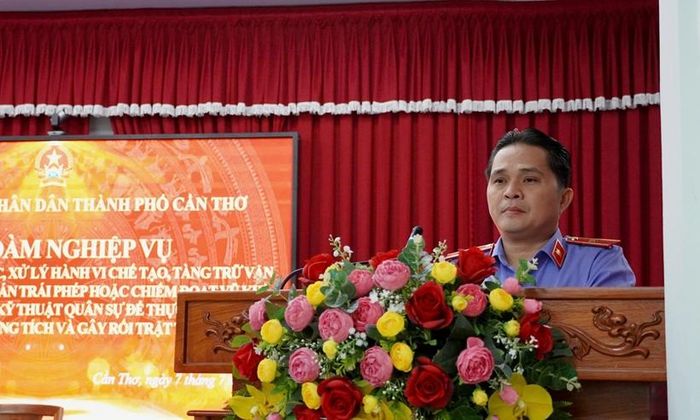  Đồng chí Phạm Chi Lăng, Phó Viện trưởng VKSND thành phố Cần Thơ phát biểu chỉ đạo tại buổi Tọa đàm. (Ảnh: Ngọc Thảo)