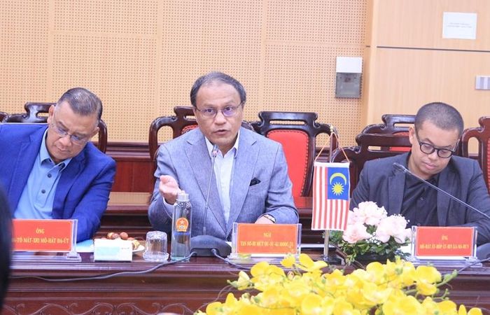  Tổng Chưởng lý Malaysia, ngài Tan Sri Mohd Dusuki Mokhtar phát biểu tại buổi làm việc.