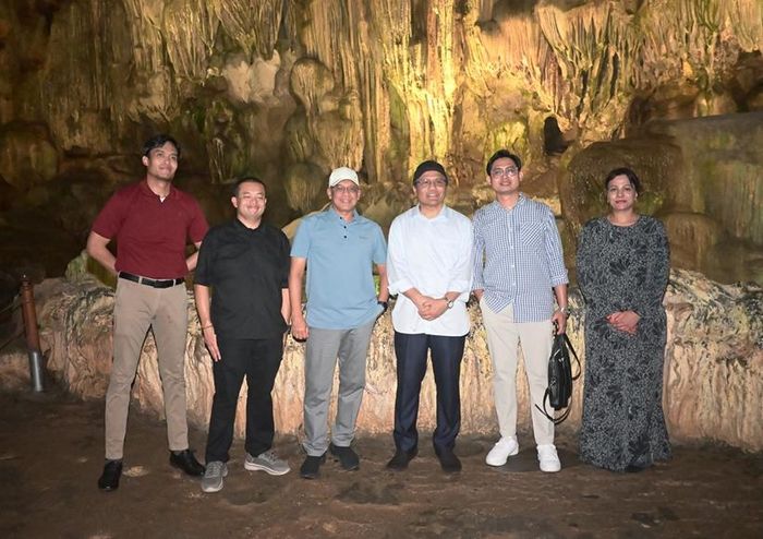  Đoàn đại biểu Cơ quan Tổng Chưởng lý Malaysia tham quan động Thiên Cung.