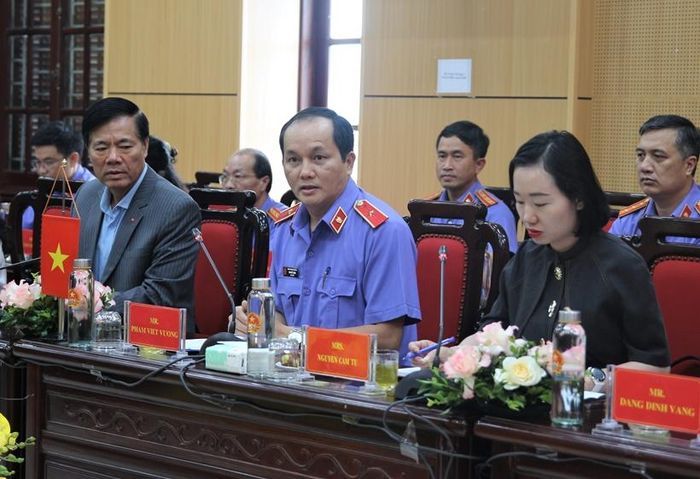  Đồng chí Phạm Viết Vượng, Viện trưởng VKSND tỉnh Quảng Ninh phát biểu tại buổi làm việc.
