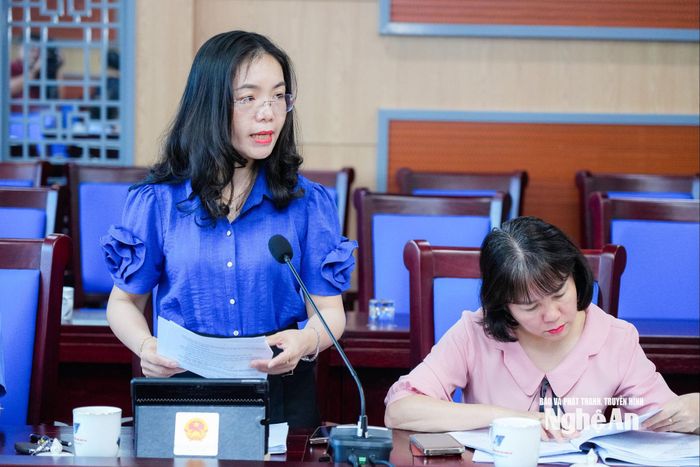 Đồng chí Nguyễn Thị Anh Hoa - Phó Chánh Văn phòng HĐND tỉnh phát biểu tại hội nghị. Ảnh: TL