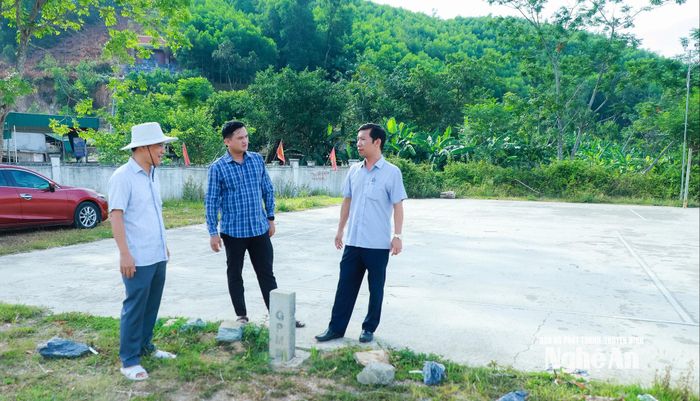 Mốc lộ giới giải phóng mặt bằng cao tốc Vinh - Thanh Thủy đoạn qua địa bàn xã Xuân Lâm. Ảnh: Thành Duy