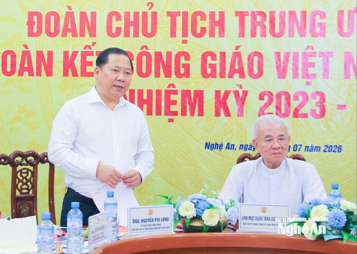 Đồng chí Nguyễn Phi Long - Ủy viên Ban Chấp hành Trung ương Đảng, Phó Chủ tịch Ủy ban Trung ương MTTQ Việt Nam phát biểu tại hội nghị. Ảnh: Mai Hoa
