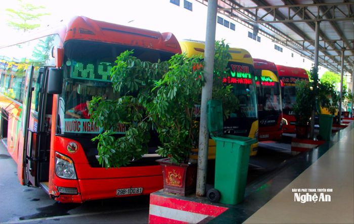 Người dân mong muốn giá cước vận tải giảm để đảm bảo quyền lợi. Ảnh: Q.A