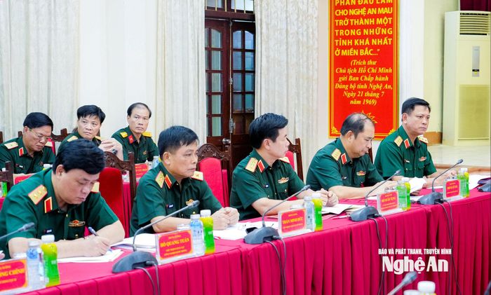 Các thành viên trong đoàn công tác dự buổi làm việc. Ảnh: Phạm Bằng
