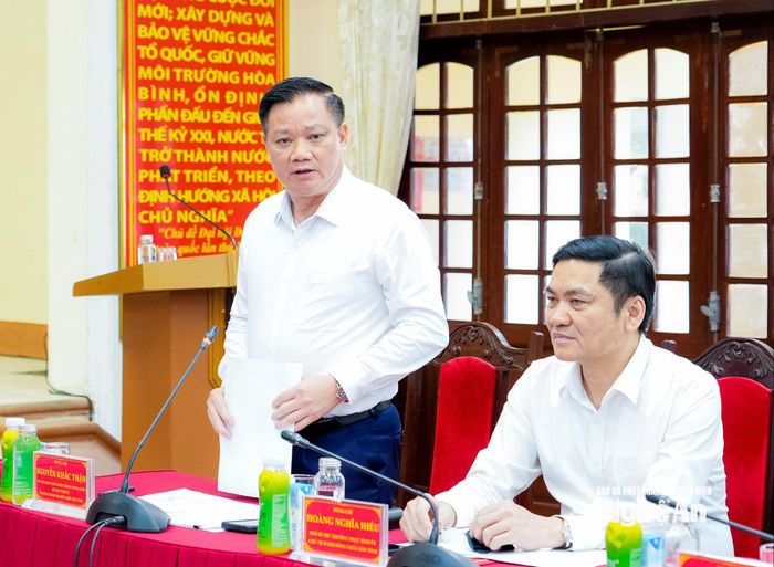 Đồng chí Nguyễn Khắc Thận - Bí thư Tỉnh ủy, Trưởng đoàn ĐBQH tỉnh phát biểu đáp từ. Ảnh: Phạm Bằng