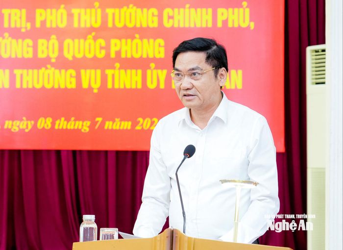 Đồng chí Hoàng Nghĩa Hiếu - Phó Bí thư Thường trực Tỉnh ủy, Chủ tịch HĐND tỉnh phát biểu tại buổi làm việc. Ảnh: Phạm Bằng