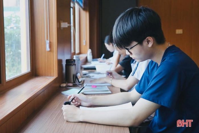 Đồng hành để con trưởng thành, thay vì quyết định thay con, cũng chính là cách cha mẹ trao cho con cơ hội được sống với đam mê, phát huy năng lực và tự tin bước vào tương lai.