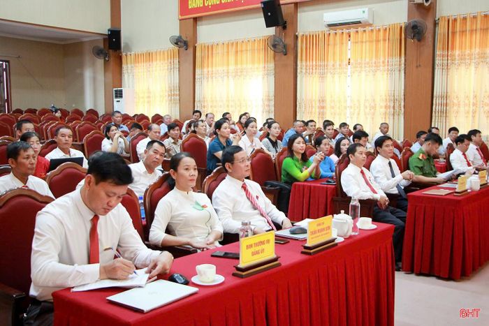 Đại biểu tham dự kỳ họp.