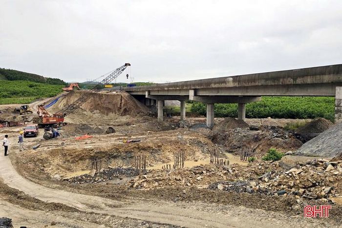 Công trình xây dựng cầu số 6, gói thầu xây lắp 04 thuộc dự án thành phần đoạn Vũng Áng - Bùng (cao tốc Bắc - Nam)